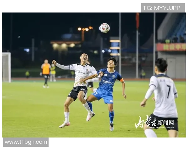 足球球星闪耀绿茵赛场掀起激情狂潮点燃无数球迷热血梦想