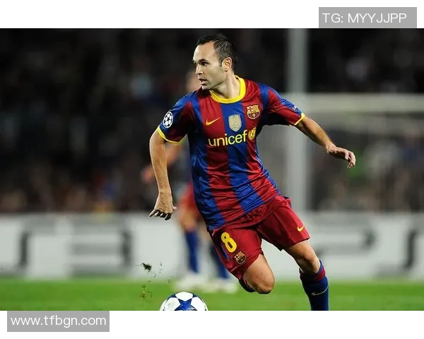 足球巨星一问一答精彩瞬间图片合集，回顾传奇球员经典时刻与独特风采