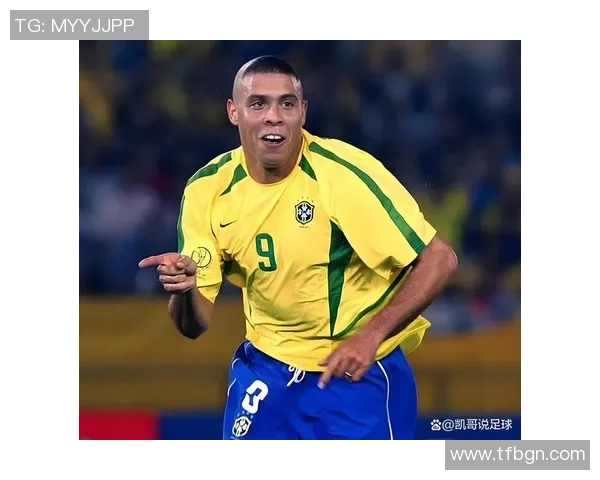 足球球星故意遮挡镜头引发热议 网友纷纷猜测背后原因